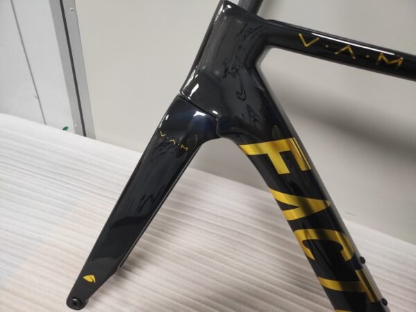 Factor Ostro Vam 02 Road Racing Frame T1000 700C Road Car Frame Set Custom Painted Carbon Fiber Frame with Handlebars