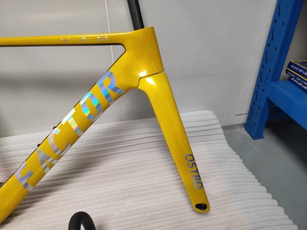 Factor Ostro Vam 02 Road Racing Frame T1000 700C Road Car Frame Set Custom Painted Carbon Fiber Frame with Handlebars