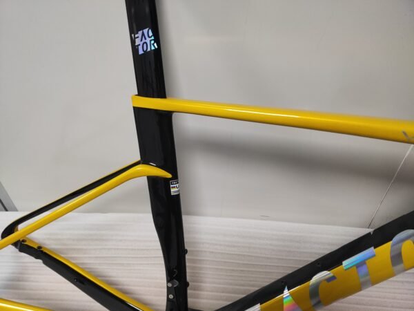 Factor Ostro Vam 02 Road Racing Frame T1000 700C Road Car Frame Set Custom Painted Carbon Fiber Frame with Handlebars