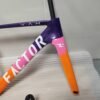 Factor Ostro Vam 02 Road Racing Frame T1000 700C Road Car Frame Set Custom Painted Carbon Fiber Frame with Handlebars