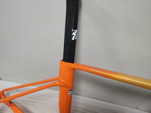 Factor Ostro Vam 02 Road Racing Frame T1000 700C Road Car Frame Set Custom Painted Carbon Fiber Frame with Handlebars