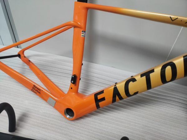Factor Ostro Vam 02 Road Racing Frame T1000 700C Road Car Frame Set Custom Painted Carbon Fiber Frame with Handlebars
