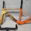 Factor Ostro Vam 02 Road Racing Frame T1000 700C Road Car Frame Set Custom Painted Carbon Fiber Frame with Handlebars