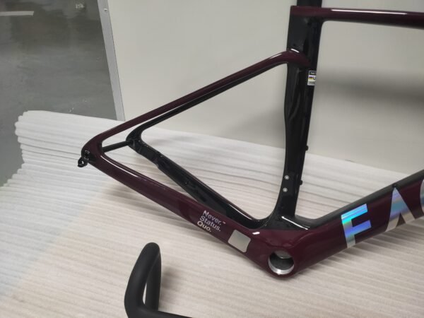 Factor Ostro Vam 02 Road Racing Frame T1000 700C Road Car Frame Set Custom Painted Carbon Fiber Frame with Handlebars