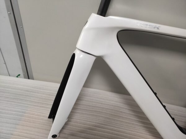 TREK SLR7 carbon fiber road bike frame, custom one-to-one, ultra-light, durable, affordable.