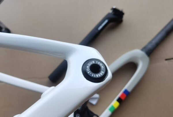COLNAGO V4RS Carbon fiber frame ultra-light road bike, 1:1 restoration, ultra-lightweight, high hardness, durable, industrial-grade paint.