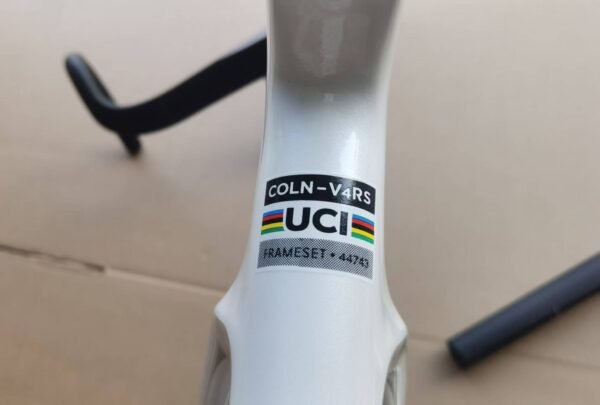 COLNAGO V4RS Carbon fiber frame ultra-light road bike, 1:1 restoration, ultra-lightweight, high hardness, durable, industrial-grade paint.