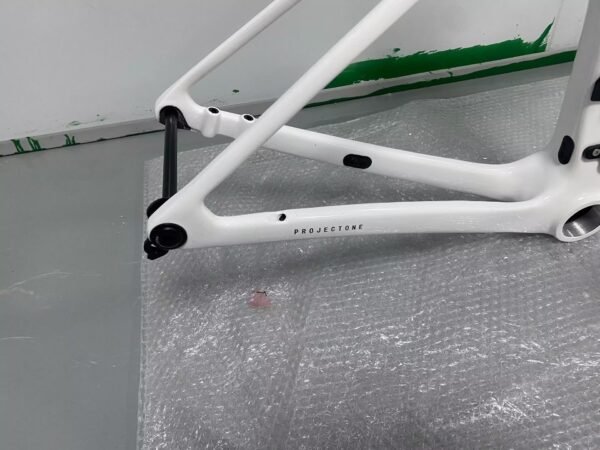 TREK SLR9 carbon fiber road bike frame, custom one-to-one, ultra-light, durable, affordable.