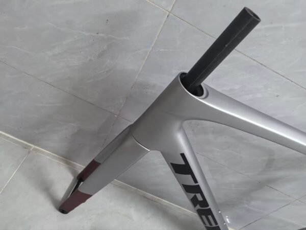 TREK SLR9 carbon fiber road bike frame, custom one-to-one, ultra-light, durable, affordable.
