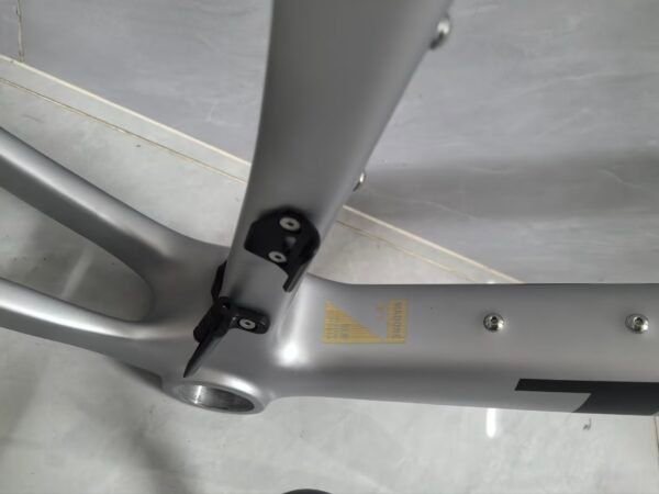 TREK SLR9 carbon fiber road bike frame, custom one-to-one, ultra-light, durable, affordable.