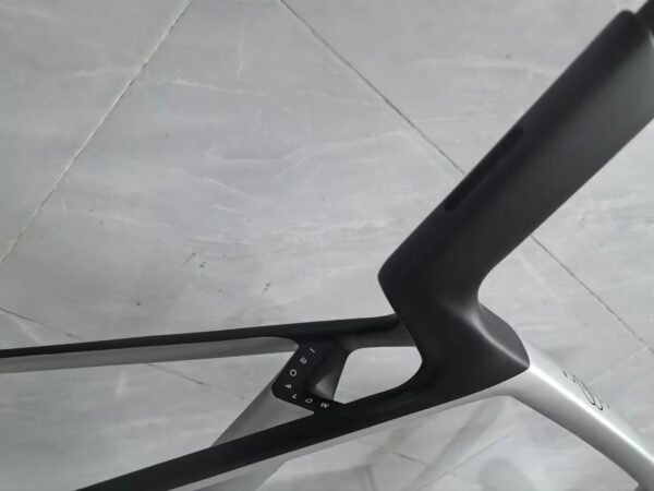 TREK SLR9 carbon fiber road bike frame, custom one-to-one, ultra-light, durable, affordable.