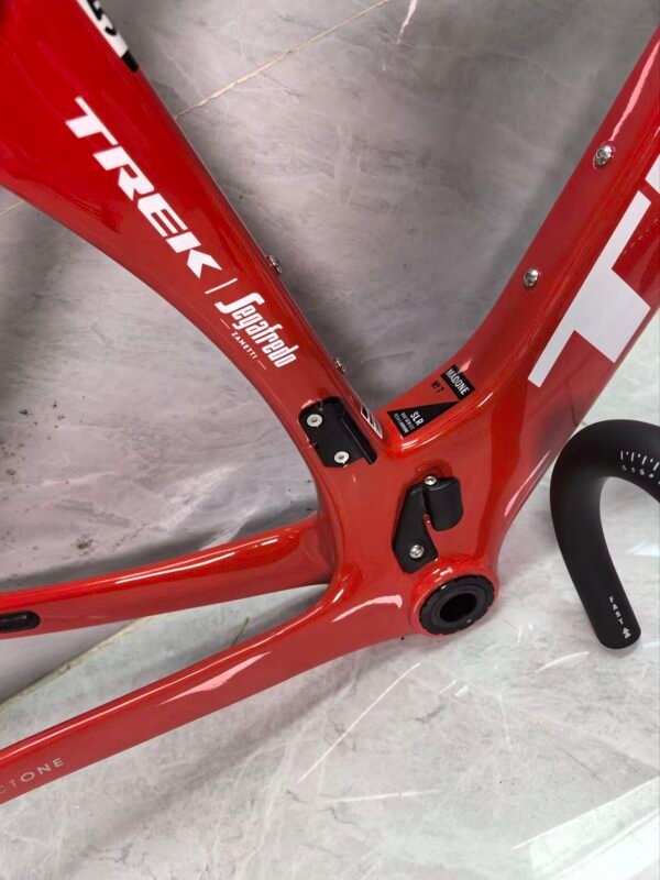 TREK SLR7 carbon fiber road bike frame, custom one-to-one, ultra-light, durable, affordable.