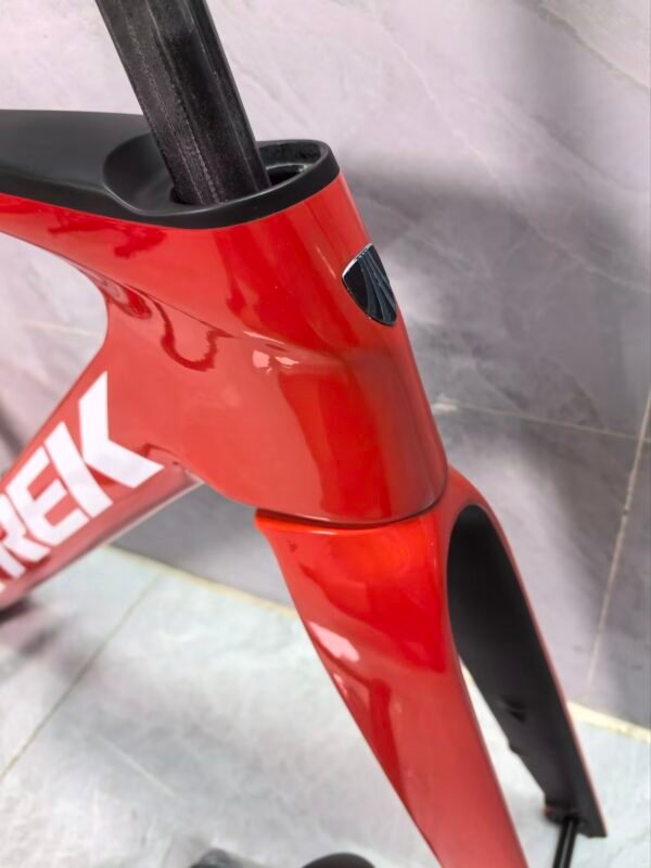 TREK SLR7 carbon fiber road bike frame, custom one-to-one, ultra-light, durable, affordable.
