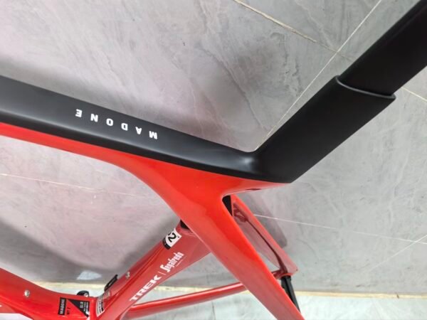 TREK SLR7 carbon fiber road bike frame, custom one-to-one, ultra-light, durable, affordable.