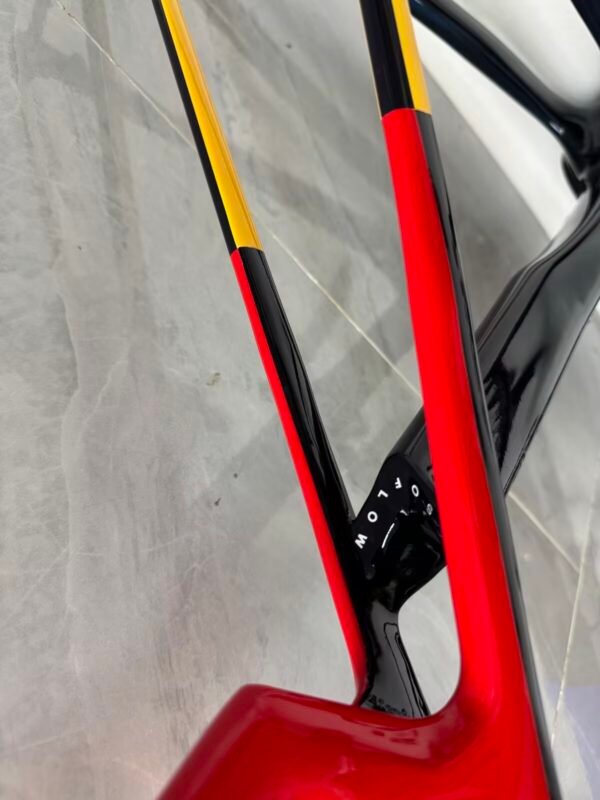 TREK SLR9 carbon fiber road bike frame, custom one-to-one, ultra-light, durable, affordable.