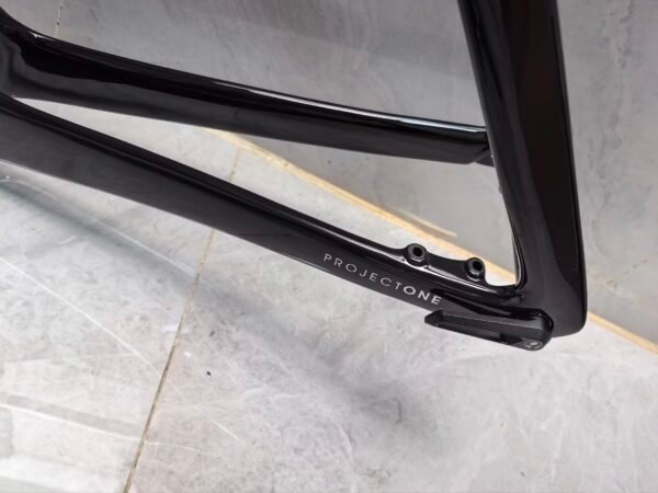 TREK SLR7 carbon fiber road bike frame, custom one-to-one, ultra-light, durable, affordable.