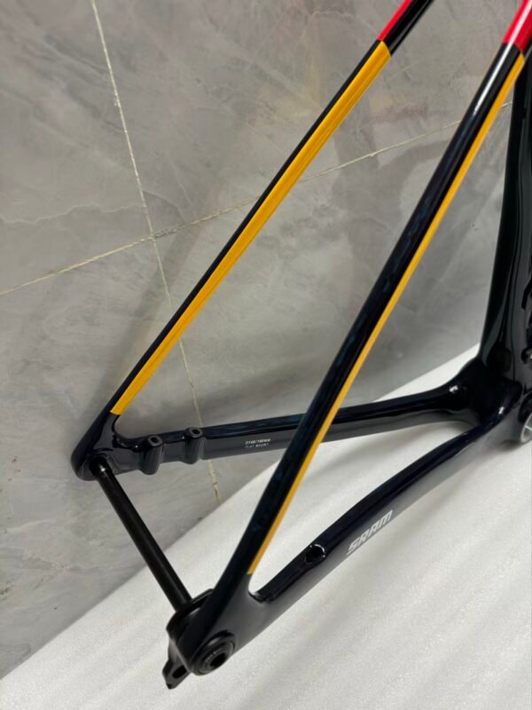 TREK SLR9 carbon fiber road bike frame, custom one-to-one, ultra-light, durable, affordable.