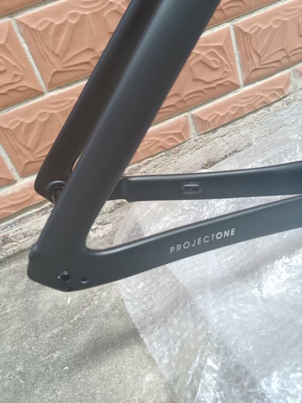 TREK SLR7 carbon fiber road bike frame, custom one-to-one, ultra-light, durable, affordable.