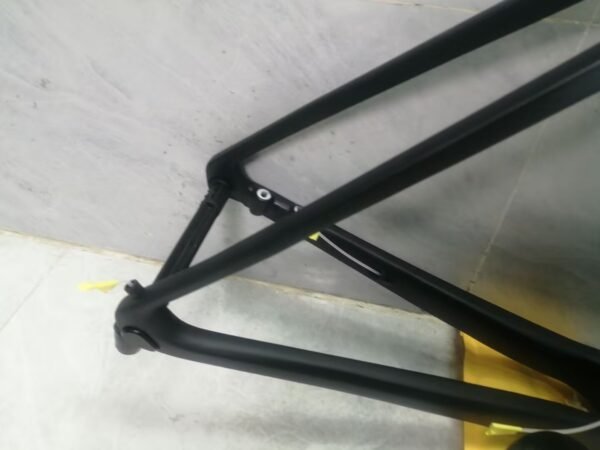 COLNAGO V4RS Carbon fiber frame ultra-light road bike, 1:1 restoration, ultra-lightweight, high hardness, durable, industrial-grade paint.