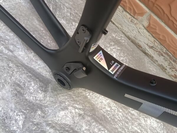 TREK SLR7 carbon fiber road bike frame, custom one-to-one, ultra-light, durable, affordable.