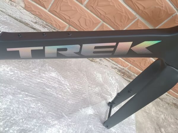 TREK SLR7 carbon fiber road bike frame, custom one-to-one, ultra-light, durable, affordable.