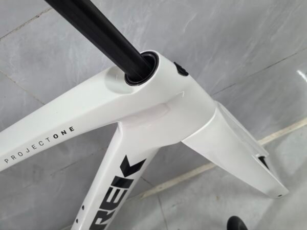 TREK SLR7 carbon fiber road bike frame, custom one-to-one, ultra-light, durable, affordable.
