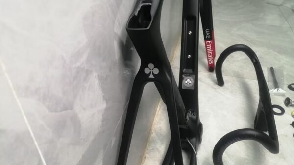 COLNAGO V4RS Carbon fiber frame ultra-light road bike, 1:1 restoration, ultra-lightweight, high hardness, durable, industrial-grade paint.