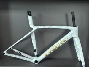TREK SLR9 carbon fiber road bike frame, custom one-to-one, ultra-light, durable, affordable.
